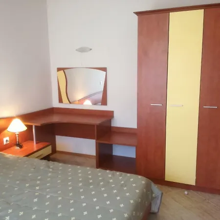 Top Floor In Poseidon Complex Apartment