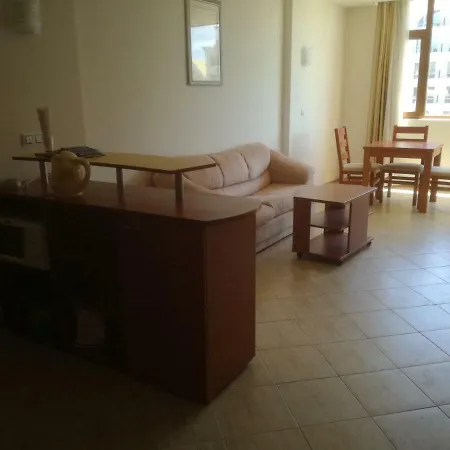 Top Floor In Poseidon Complex شقة